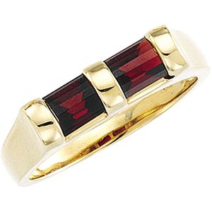 14kt Yellow Gold Garnet Ring
