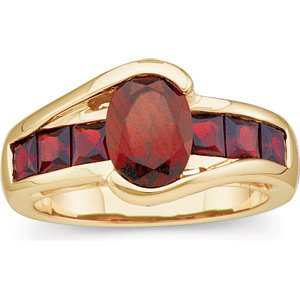 14kt Yellow Gold Garnet Ring