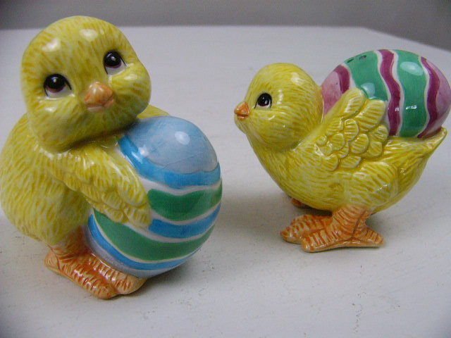 NEW W/BOX Fitz & Floyd "CHICKS & EGGS" SALT & PEPPER SET * Easter Bunnies * NIB