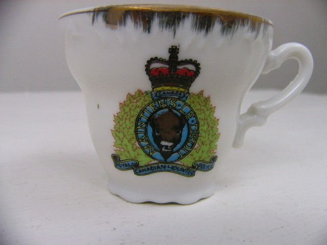 Bone China Tea Cup Royal Canadian Mounted Police BUFFALO MAINTIENS LE DROIT