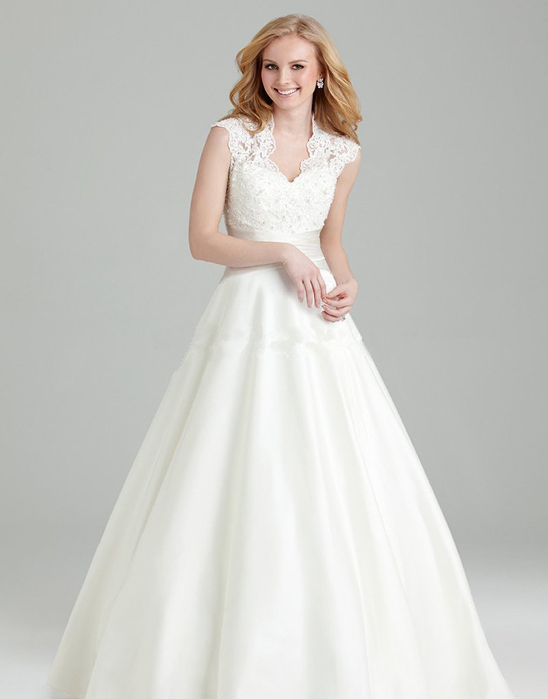 Plus Size Wedding Dress Sexy V-neck Sleeveless Long White Lace Wedding Dress Appliques Zipper
