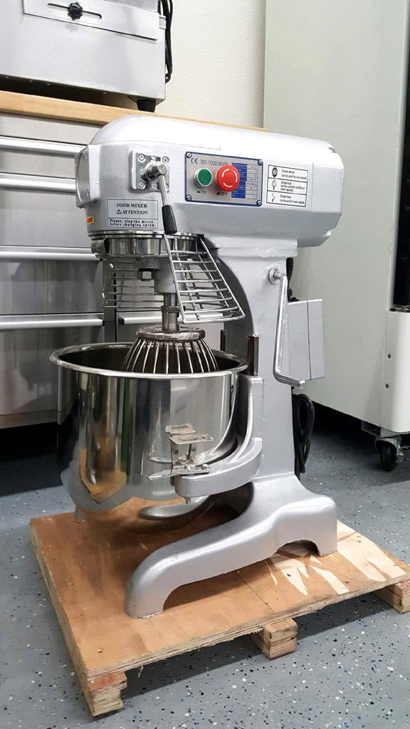 Planetary Mixer 3 Speed Commercial 20 QT w/ 3 Attachments