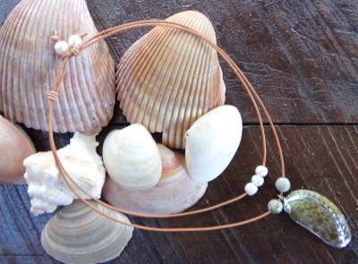 Large Hole Pearl and Leather Necklace Gilligans Boutique Made In USA N205 ~