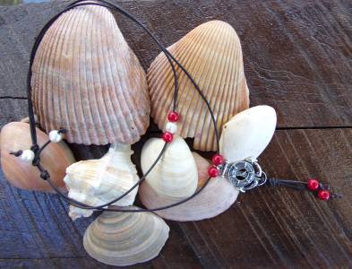 Large Hole Pearl and Leather Necklace Gilligans Boutique Made In USA N219 ~