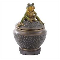 3845500: Friendly Frog Trinket Box