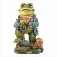 3800800: Frog with Shovel Statue - Home and Garden Decor