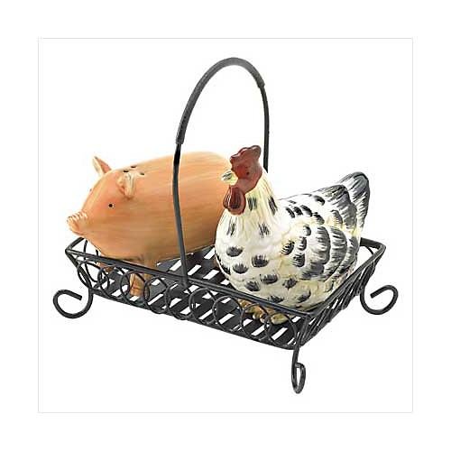 3916300: Barnyard Salt and Pepper Set