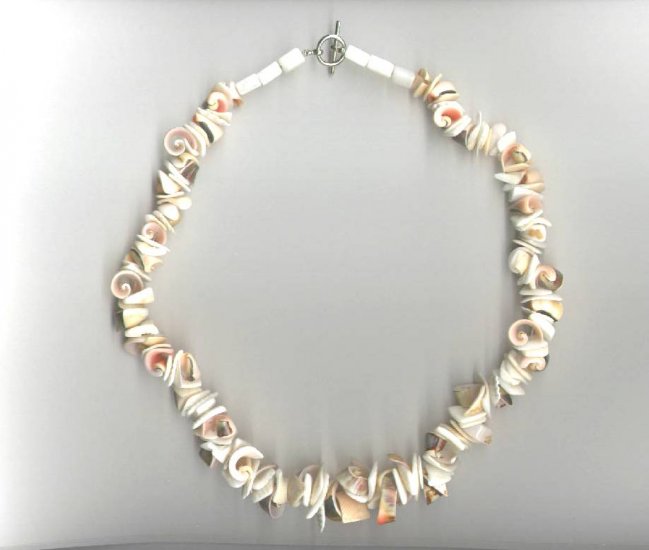 Red Lip Curly Shell Necklace
