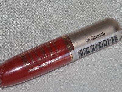 MILANI CRYSTAL GLASS Lip Gloss #05 SMOOCH Beauty Dark Red Matte Lipgloss NEW & SEALED
