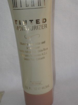 MILANI TinTeD MoisturizeR Tone-Adapting #04 BEIGE Alternative Foundation