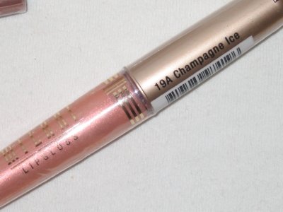 MILANI Lip Gloss #19A CHAMPAGNE ICE Beauty Shimmer like CHAMPAGNE Lipgloss NEW & SEALED