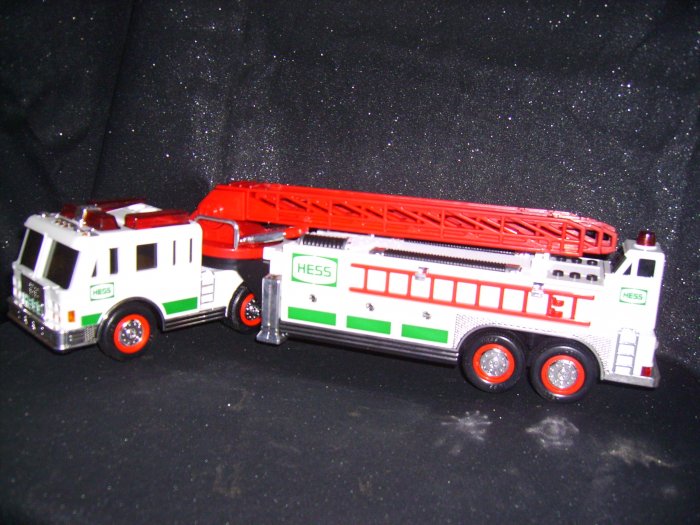 Hess Fire Truck Tractor and Trailer 2000