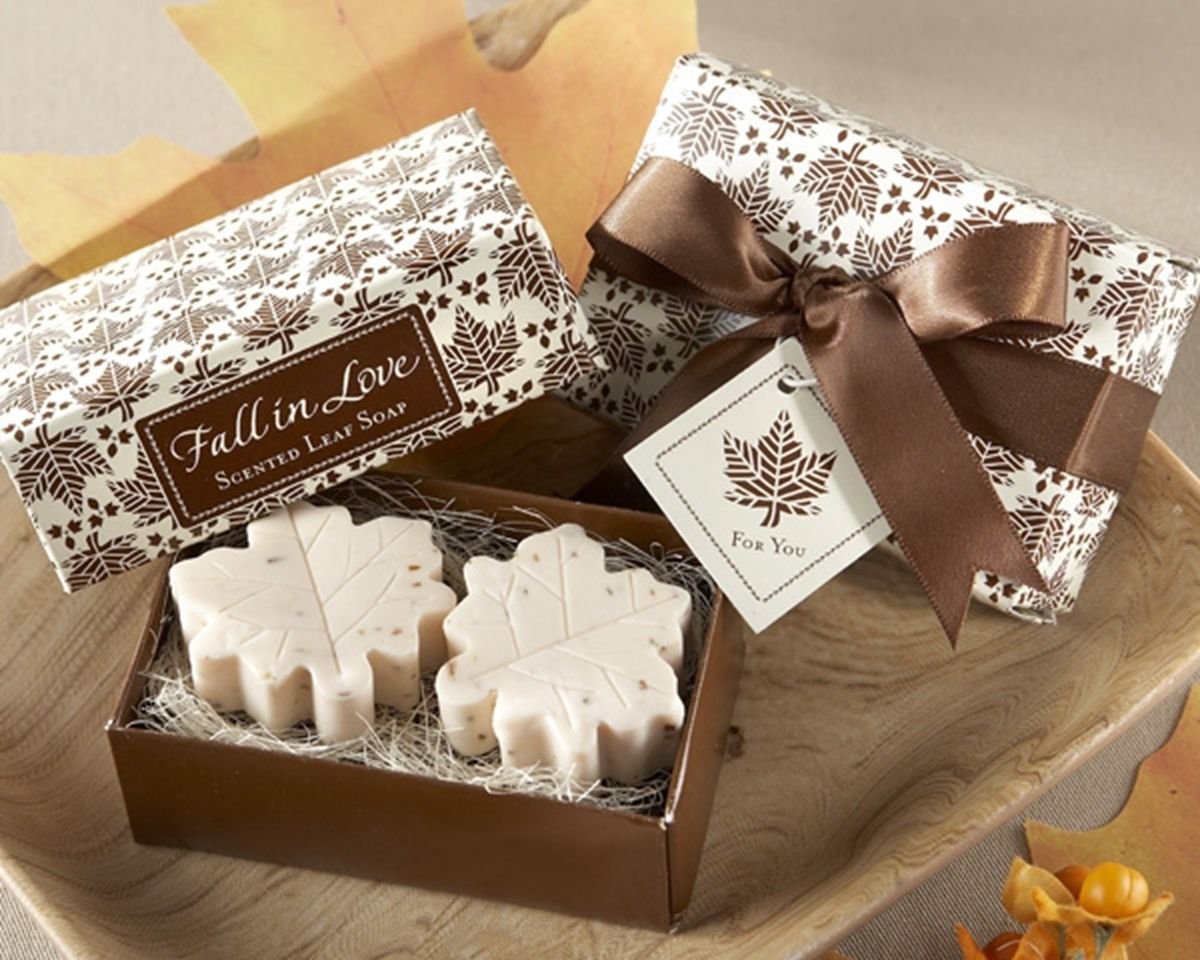 Creative Wedding Favors Bridal Party Gift Mini Scented Shower Bath MAPLE LEAF Soap Handmade DB
