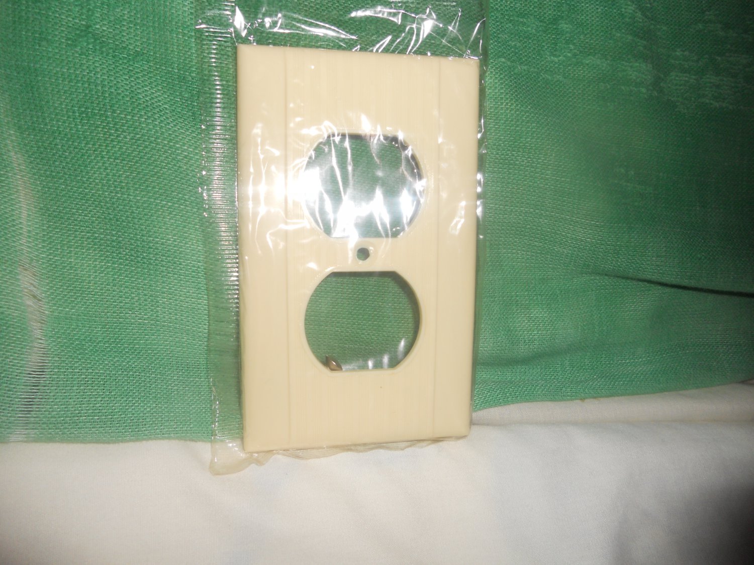 Plug Plate - Single Gang Ivory Duplex - Reliance Mfgr.