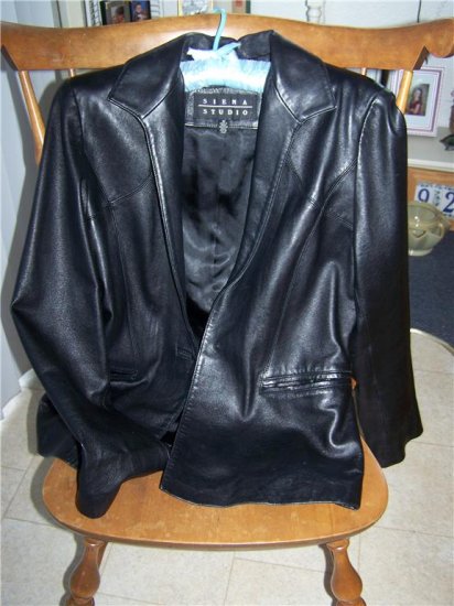 Size 10 * Ladies Soft Black Leather Jacket