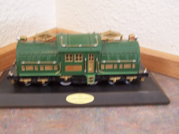 TRAIN 1028-No. 381E Locomotive w/Wooden Plaque by Lionel