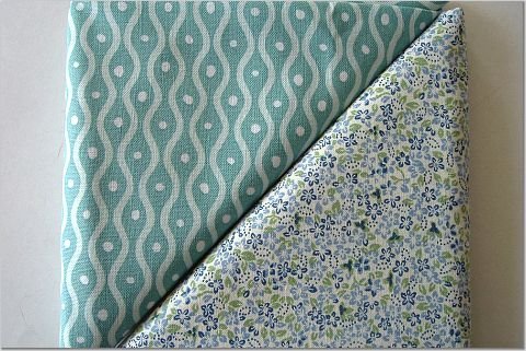 Tiny Floral n' Wavy Dot Print - TWO Fat Quarters (2835)