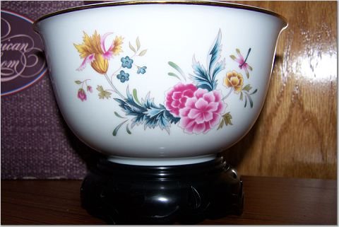 American Heirloom Porcelain Bowl w/Display Stand - AVON