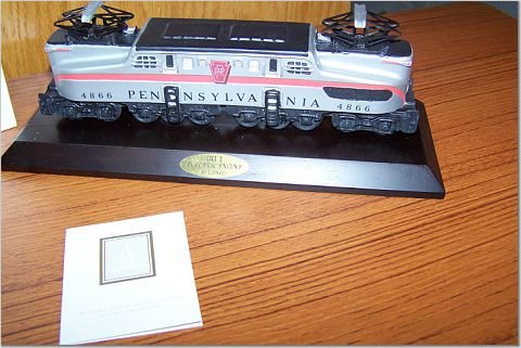 Lionel Classic Train - GG-1 Electric Engine with Wood Base