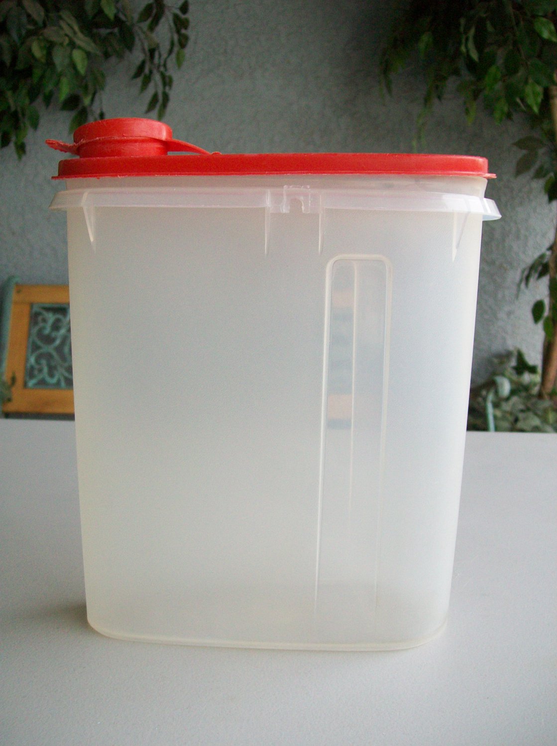 Tupperware Drink Beverage Container Clear Red Lid Slim Buddy