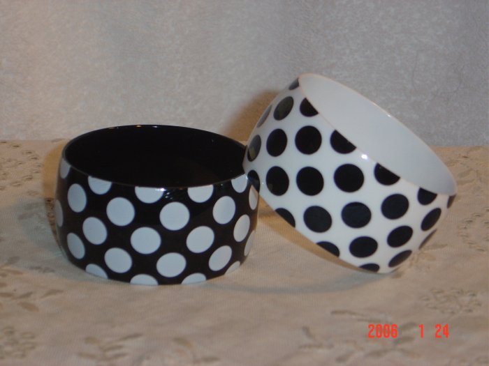 Plastic Polka dot Bangle Bracelets White and Black