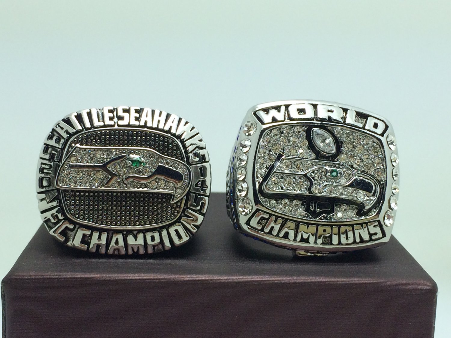 One Set 2PCS 2013 2014 Seattle Seahawks super bowl Championship Ring 11 Size With wooden box