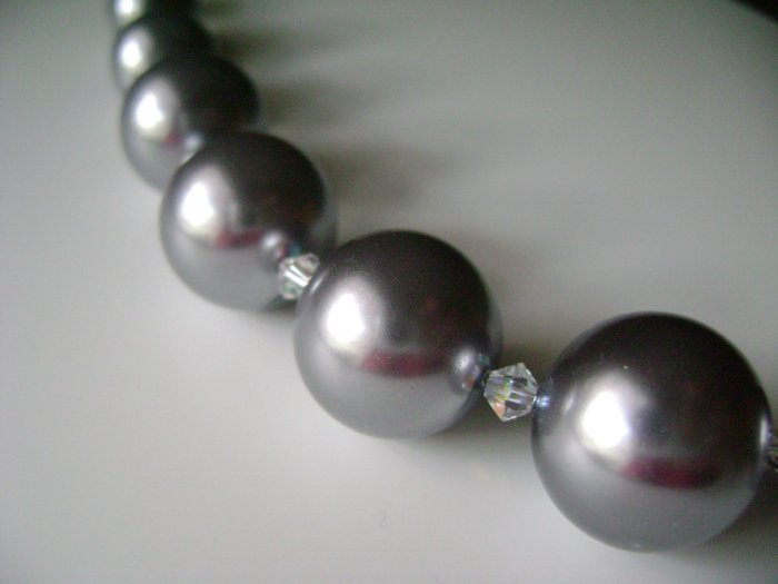 Elegant Metalic Gray Glass Pearls