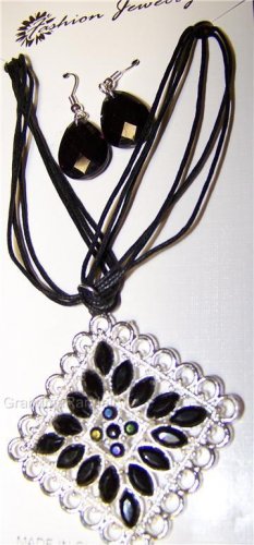 Fashion Jewelry Necklace and matching earring set