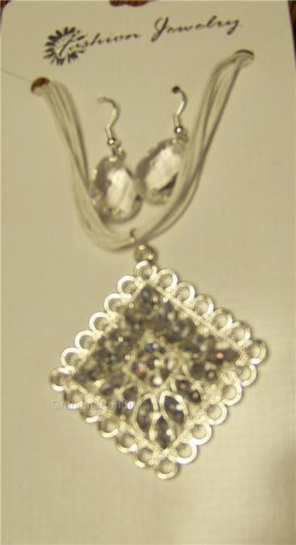 Fashion Jewelry Necklace and matching earring set