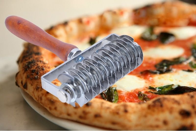 Stainless Steel Roller Blade Sharp Knife Wooden Handle Wheel Pizza Cutter