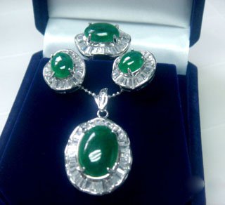 Noblest emerald jade necklace jewellery