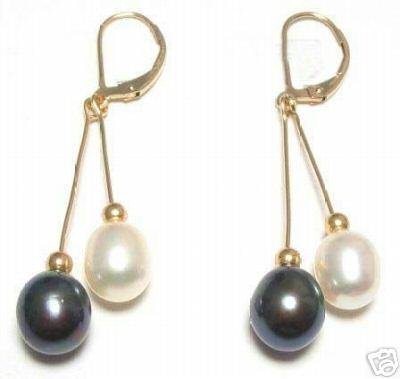 Charming white and black seashell pearl earring