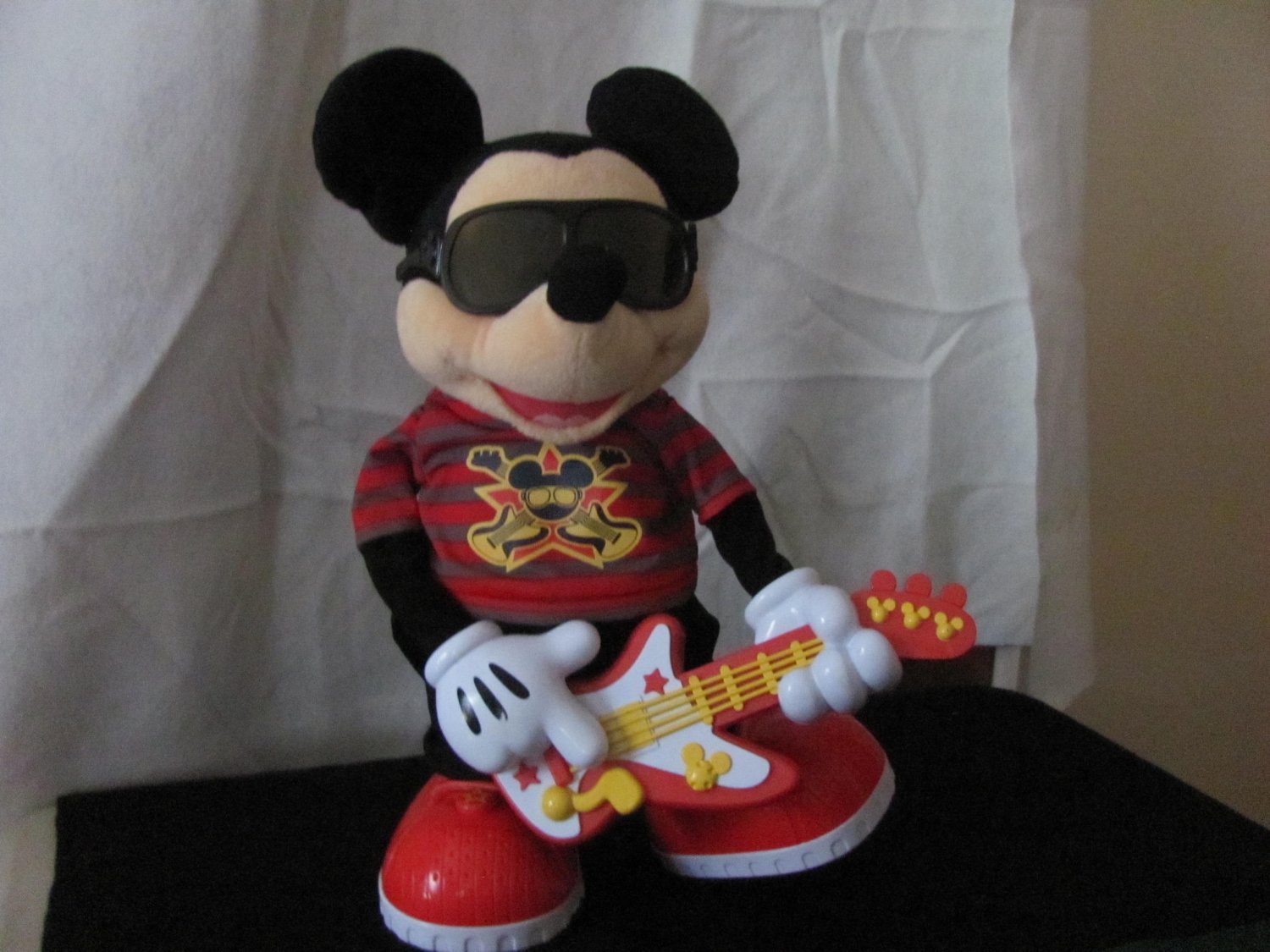 Fisher-Price Disney's Rock Star Mickey Mouse
