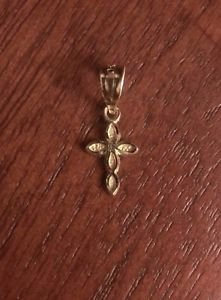 10K SOLID YELLOW GOLD TINY CROSS PENDANT/CHARM - 0.3 GRAMS