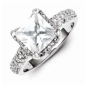 BEAUTIFUL STERLING SILVER SQUARE STONE PRINCESS CUT CZ RING - SIZE 6