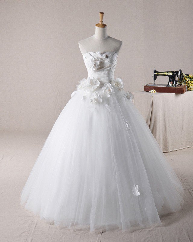 Elegant Ruffles Applique Beading Sweetheart Tulle A Line Wedding Dress