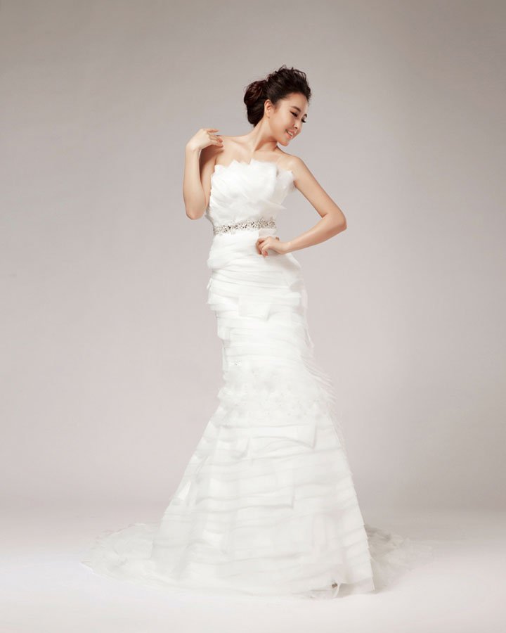 Elegant Beading Ruffles Strapless Organza Sheath Wedding Dress