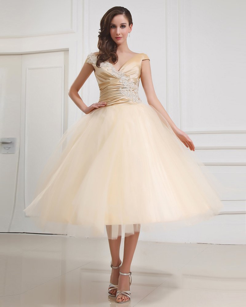 V Neck Embroidery Short Bridal Gown Wedding Dress