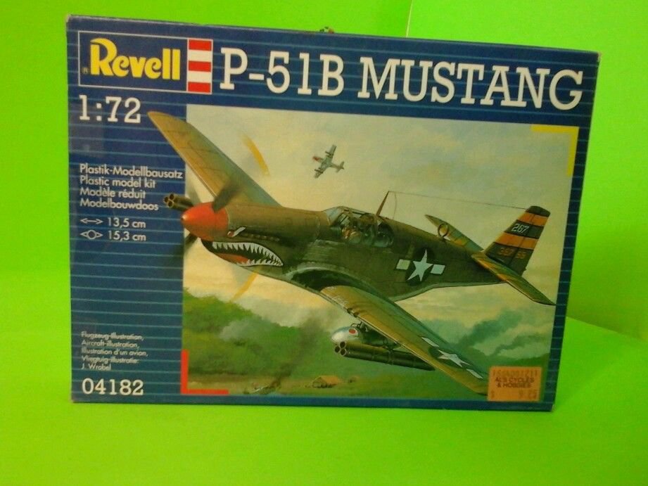 Revell P-51B Mustang plane model 1:72 scale