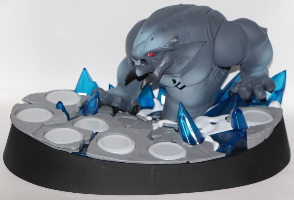 Disney Infinity 2.0 Marvel Collectors Edition Frost Giant Beast Statue Display