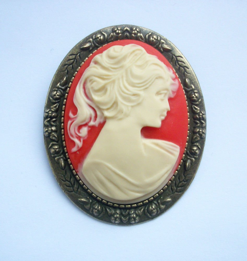 Vintage Lady Cameo Brooch Antiqued Bronze Tone Setting