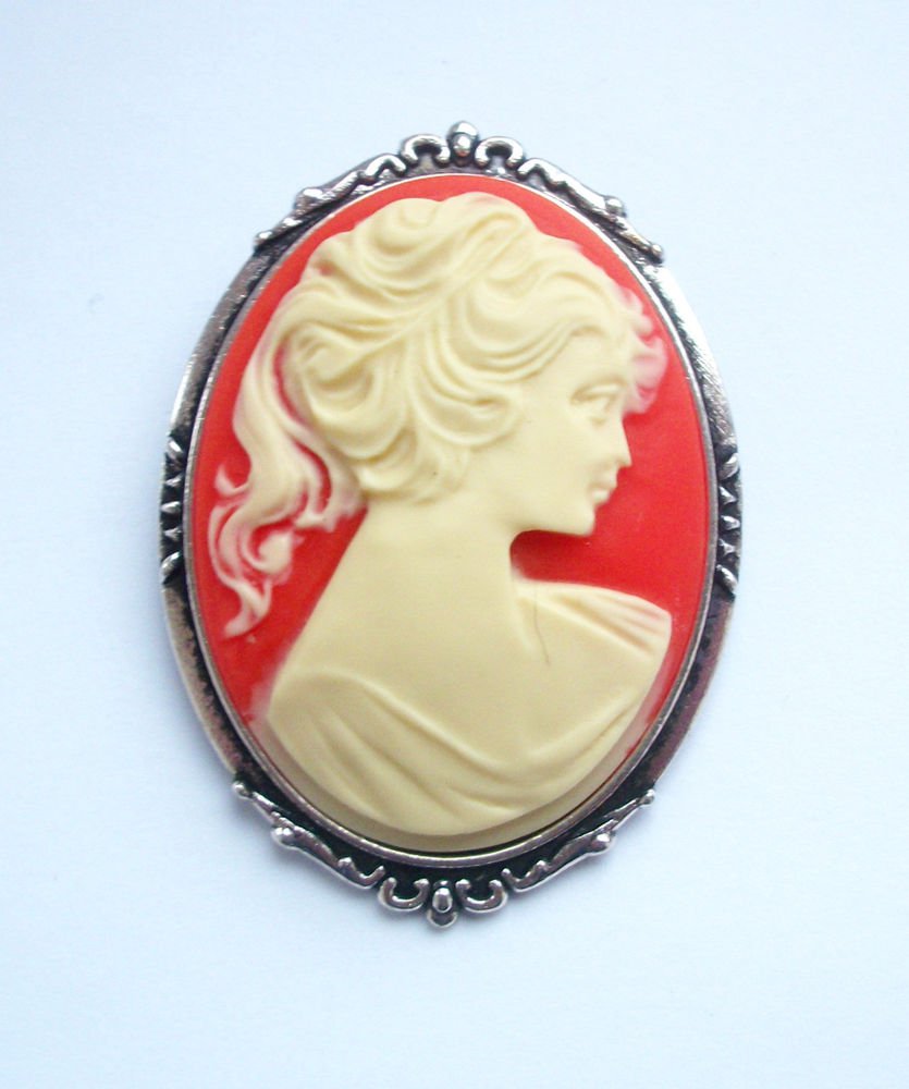 Vintage Lady Cameo Brooch Carnelian Colour