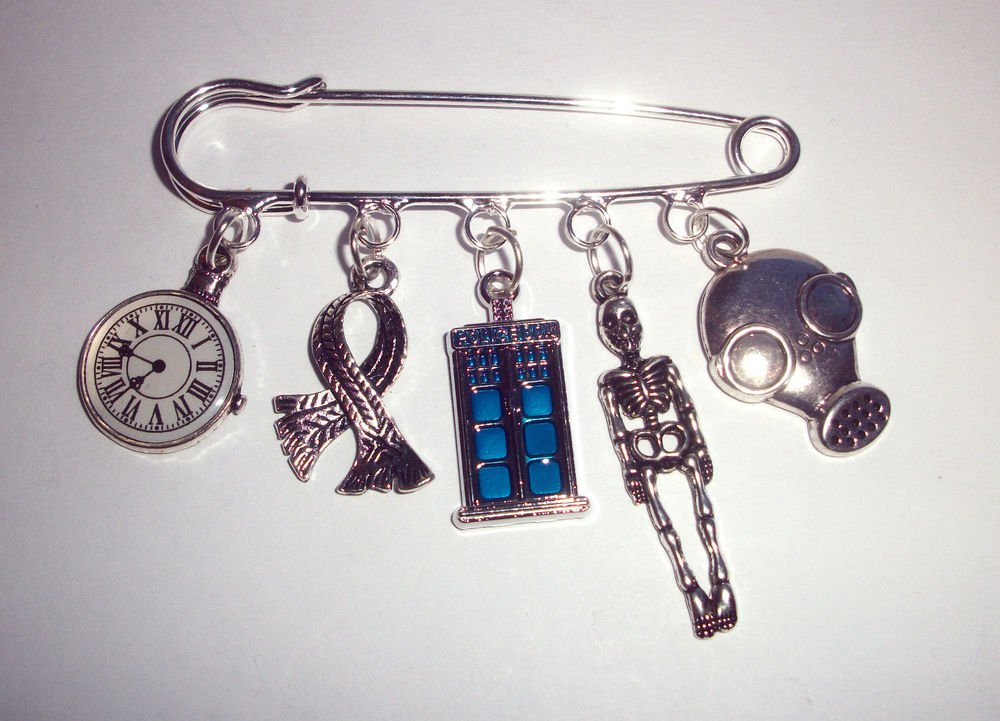 Dr Who Tardis Kilt Pin Brooch
