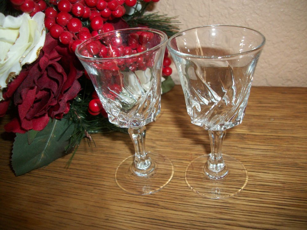 Wine Glasses Two VTG 1950s Cocktail Liquoir Aperitif Cordial Pedestal Stemware
