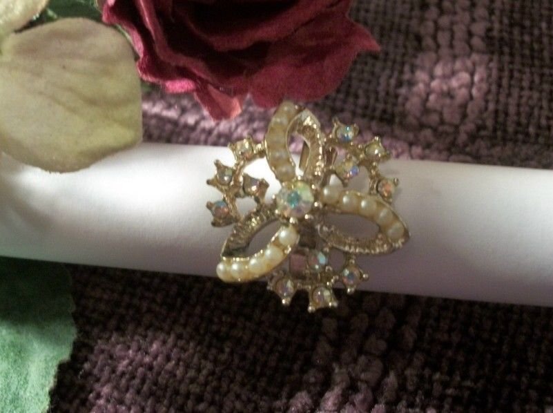 VTG Women's Ring Rhinestone Pearl Cluster White Iridescent Adjustable Size