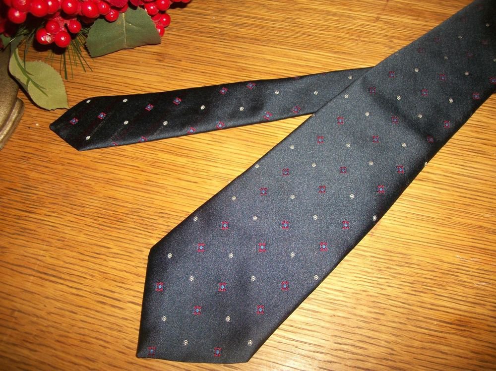 Wembly Tie Blue White Red Dots Poly Blend Necktie Mens VTG Fashion Accessory