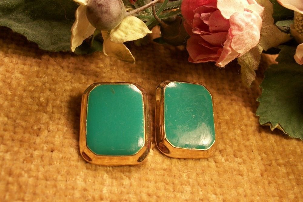 Green Enamel Earrings Gold Metal Framed Pierced Post VTG 1980s Fashion Jewelry