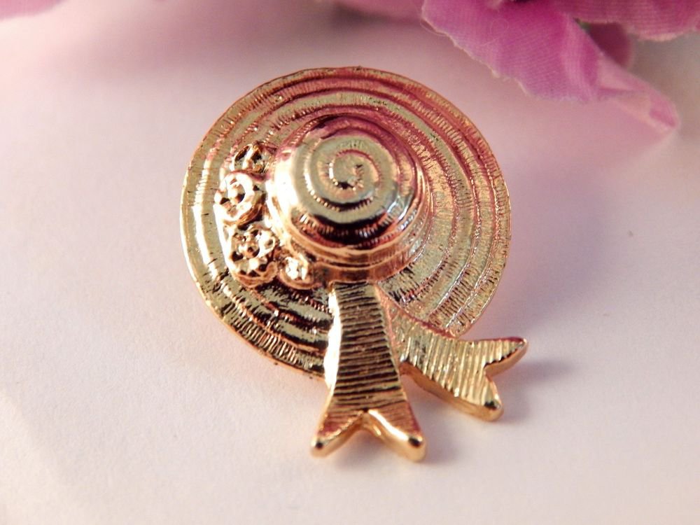 Straw Hat Brooch Gold Pressed Metal Sun Bonnet Pin Vintage Fashion Jewelry
