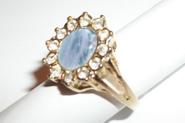 Women's Cocktail Ring Blue Stone Solitaire Rhinestone Accents VTG Jewelry