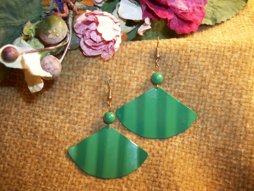 Dangle Fan Earrings Kelly Green Enameled Vintage Fashion Jewelry Fishhook Wires